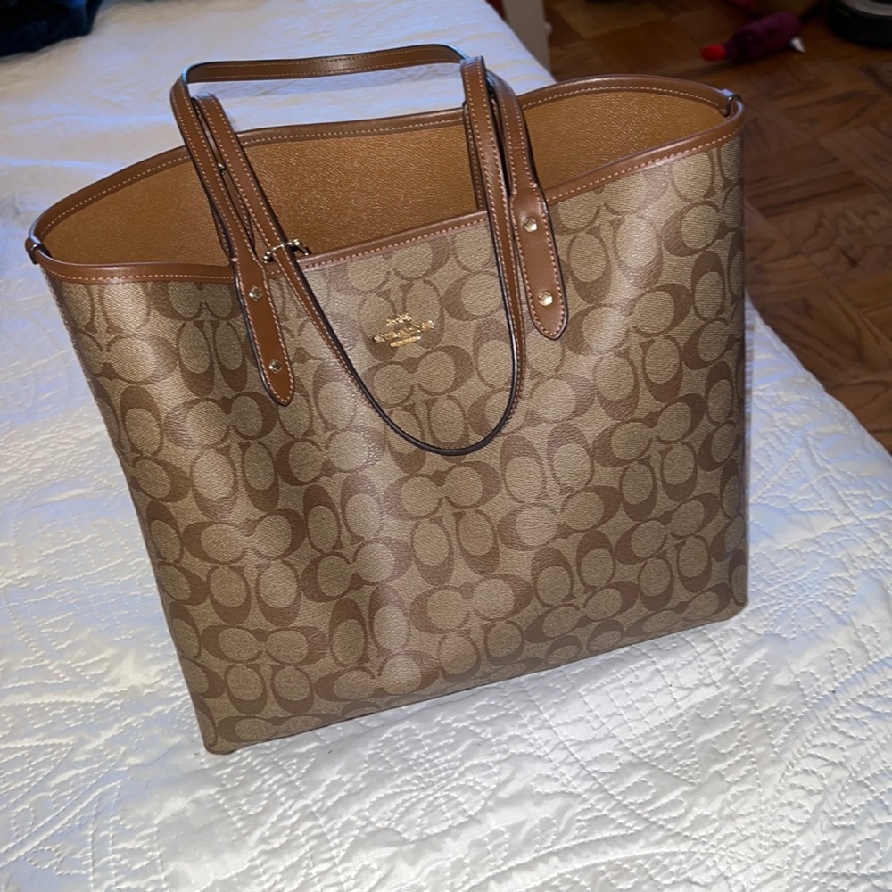 Reversible COACH tote 🤎